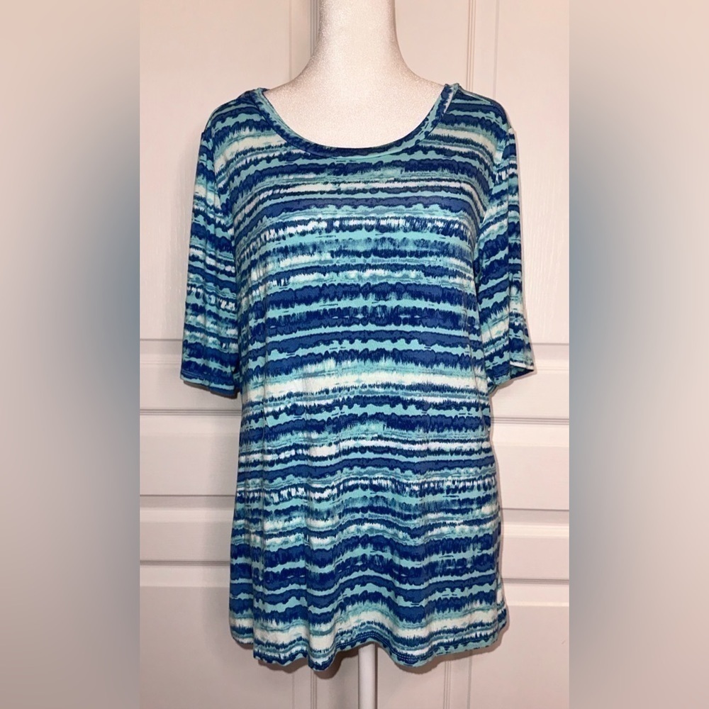 LuLaRoe Boyfriend Tee Small Blue White Tie Dye Stripe Elbow Sleeve Top W22CC1